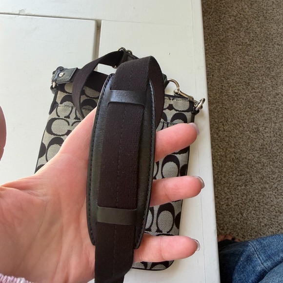 Gorgeous COACH Black & Gray Signature Crossbody. Very clean EUC - Picture 13 of 13